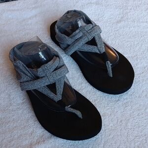 Skechers Yoga Foam Strappy Linen Thong Sandals